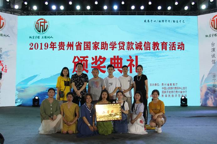 说明:C:\Users\Administrator\Desktop\已选照片\新闻 获奖集体照.JPG